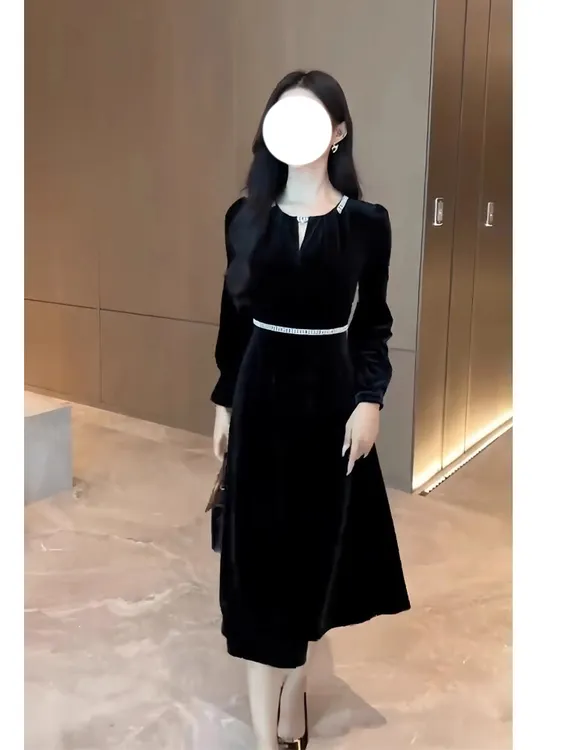 法式高级感黑色长袖连衣裙女秋季新款赫本风收腰显瘦气质内搭长裙