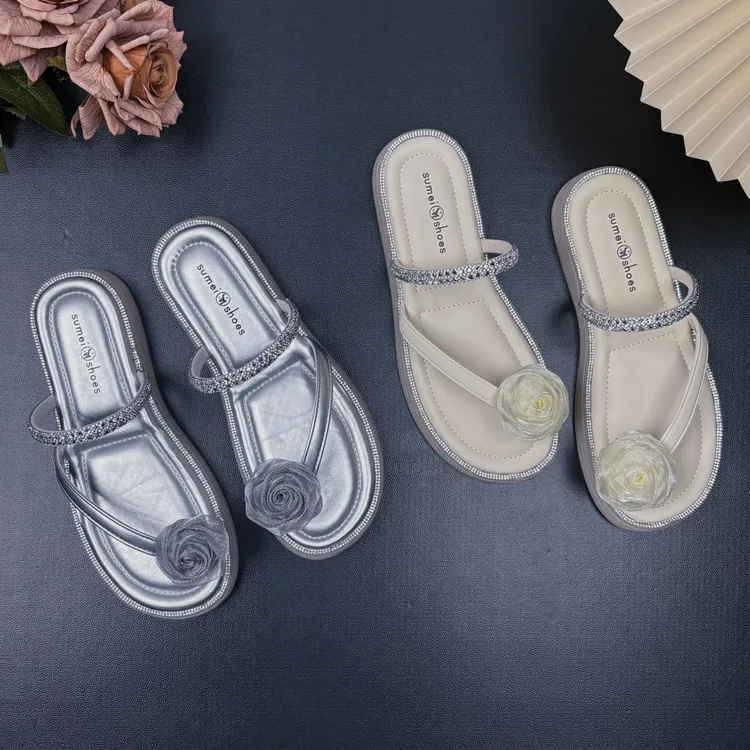 绝美仙女风平底拖鞋女2025夏新款外穿高级感配裙子软底套趾凉拖鞋