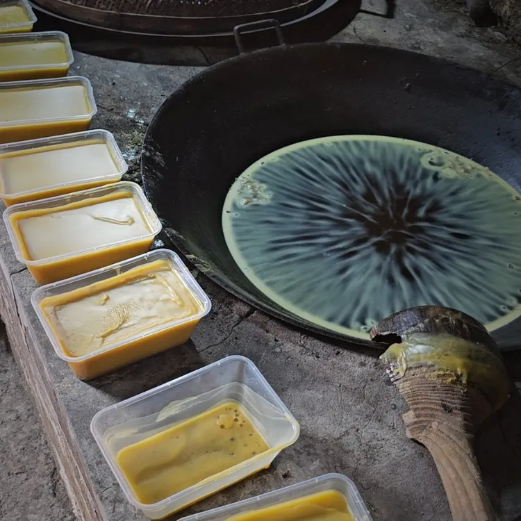 正宗老巢诱蜂蜡味道自然蜡香野外诱蜂必备