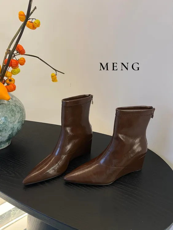 2025秋冬新款 高级质感！美拉德咖啡色尖头坡跟短靴女秋季瘦瘦靴子