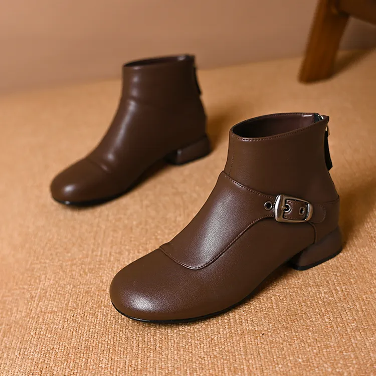 头层牛皮2025秋冬新款复古圆头皮带扣粗跟舒适短靴女后拉链时装靴