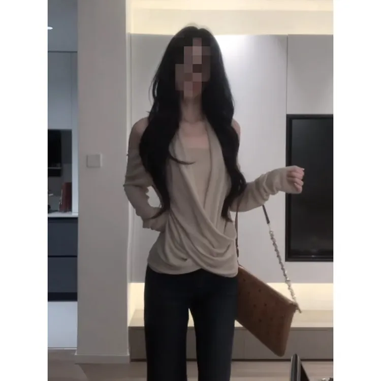 MARIE.COCO秋冬新款设计感挂脖针织衫上衣高腰显瘦微喇休闲裤套装