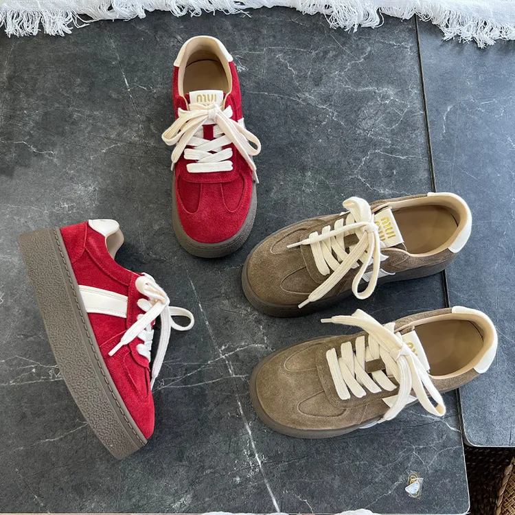 夏日简约轻巧厚底怀旧风浅咖色德训鞋如小白鞋样式彰显潮流经典韵