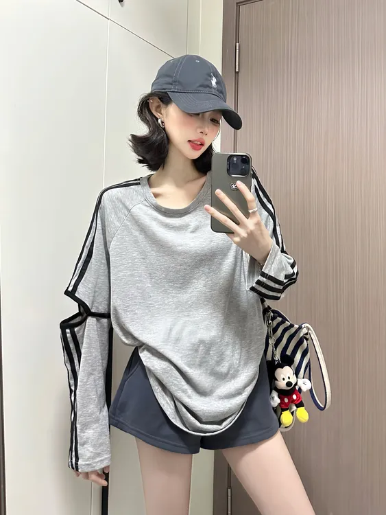 花生酱 新欧洲站三条杠漏肘长袖T恤女独特别致小众休闲上衣INS
