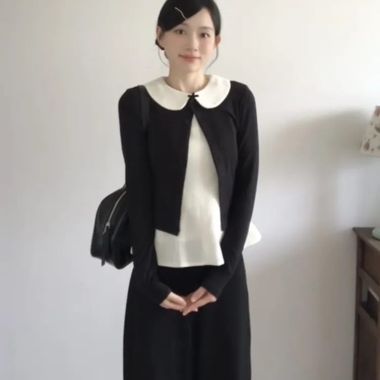 2025秋季胖MM显瘦白色娃娃领吊带背心搭配黑色薄款针织外套两件套