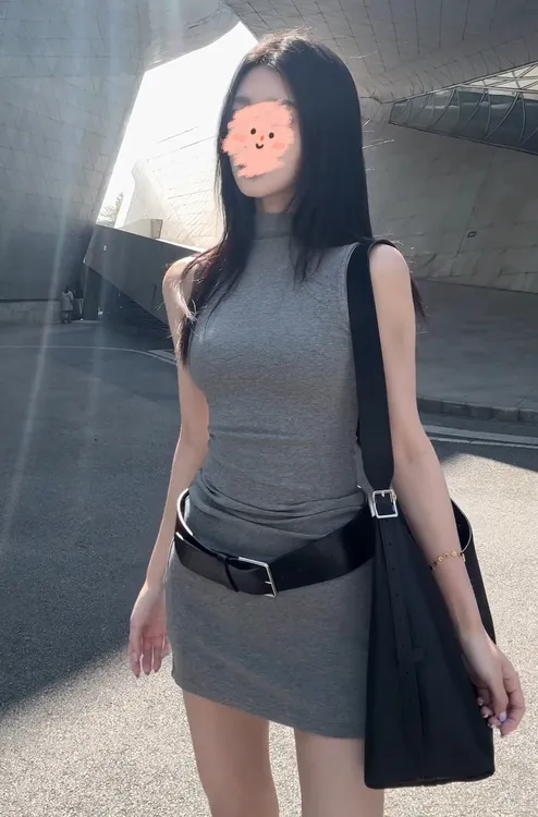 时尚辣妹百搭收腰显瘦包臀裙无袖设计感纯色连衣裙气质短裙