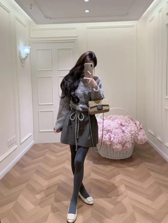 秋季新款潮牌女装法式时髦轻奢短款冬季毛衣外套时尚高腰短裙套装