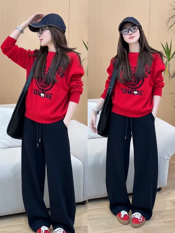 月月 2025秋冬新款小众设计极简美式字母针织棉感卫衣 2511C7962