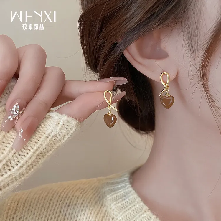 铜合金珐琅耳饰 美拉德小爱心耳环高级感轻奢秋冬耳坠小众耳饰女