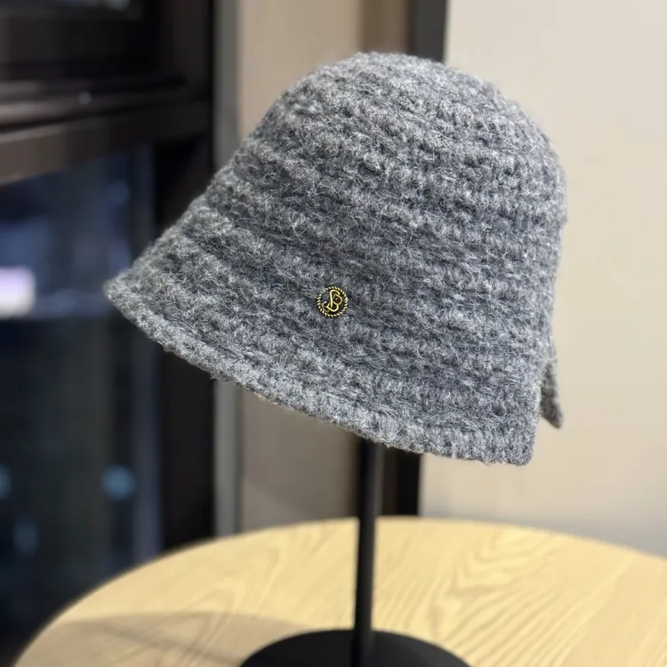 新款后开叉秋冬复古时髦洋气金属标保暖针织渔夫帽女显脸小盆帽潮