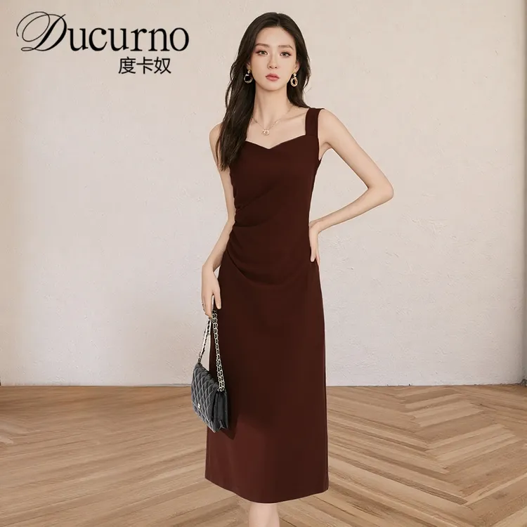 后妈裙2025新款爆款洋气法式优雅气质名媛风修身显瘦吊带连衣裙女