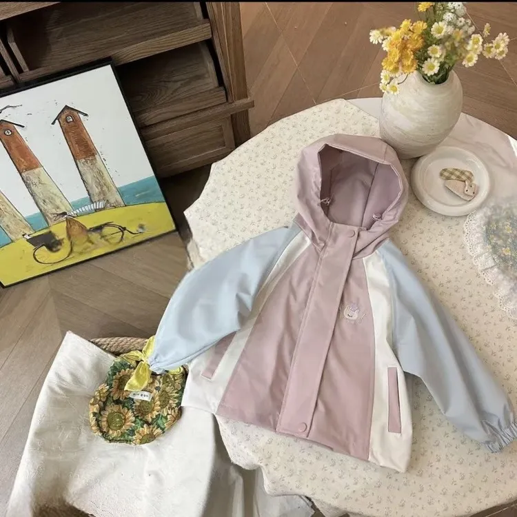 女童外套春秋款2025新款洋气韩版儿童冲锋衣洋气休闲连帽上衣