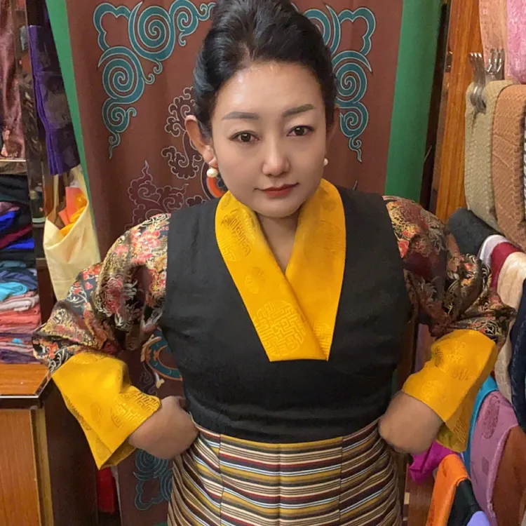 藏装内搭衬衣和邦点两件套