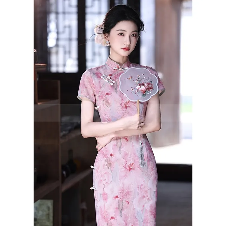 粉色旗袍女新中式2025新款夏季订婚改良年轻款少女高级感日常可穿