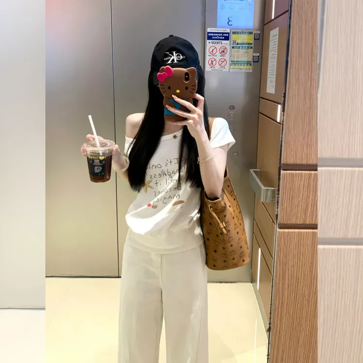 纯欲白色字母印花斜露肩短袖t恤夏季新款宽松休闲慵懒感上衣