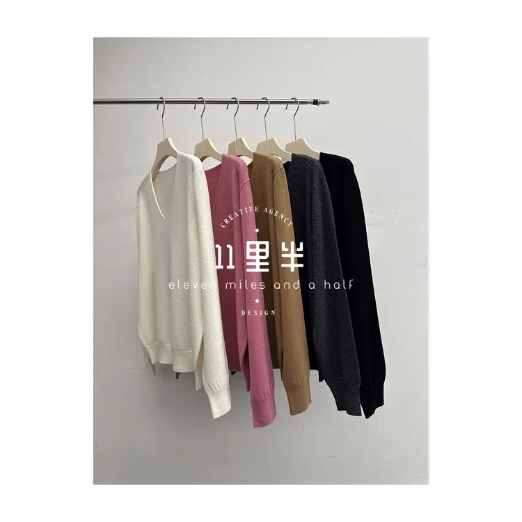 11里半&如懿【再见】秋冬新款百搭简约纯色V领百分百绵羊毛羊毛衫