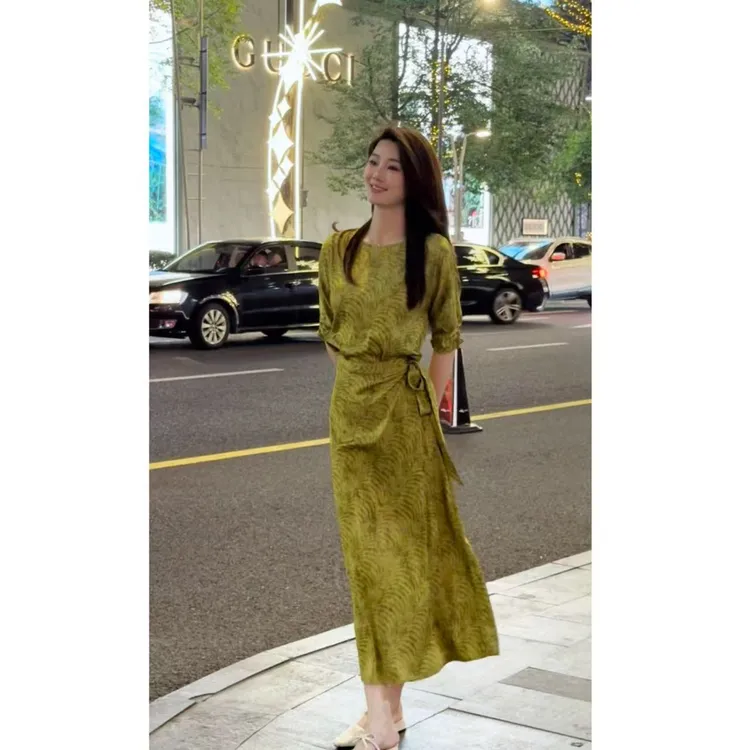 绿色假两件一片式收腰气质显瘦法式夏季连衣裙