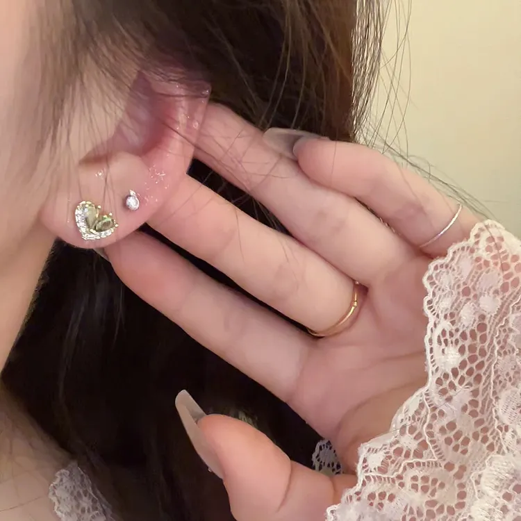合金耳饰 满钻爱心耳钉女气质橄榄绿耳环轻奢高级感2025新款爆款