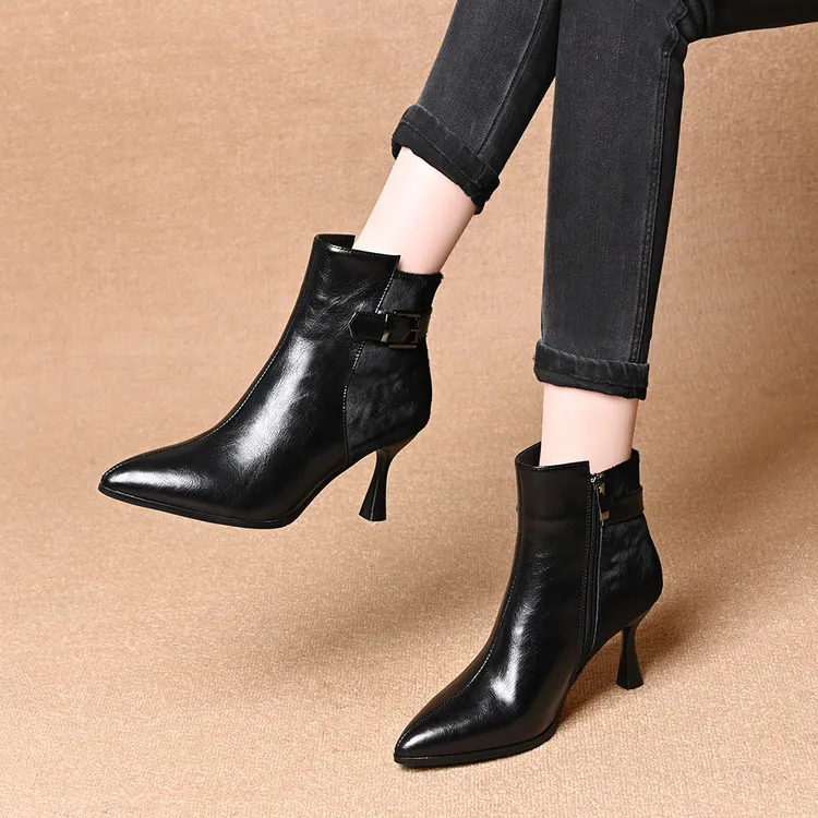尖头拼接侧拉链高跟短靴女2025秋冬新款百搭皮带扣通勤细跟时装靴