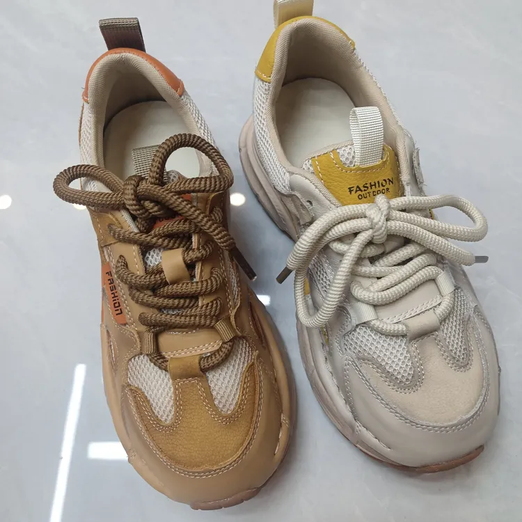2025春季爆款休闲鞋，鞋面皮加网，前系带，内里脚垫猪皮，穿着舒服