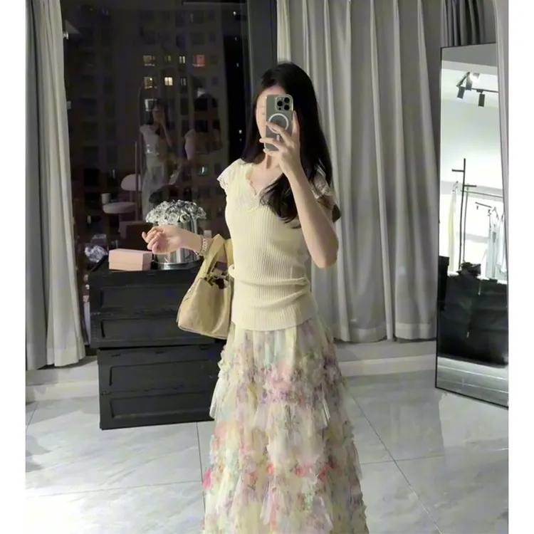 韩系温柔浅黄色气质V领蕾丝设计感针织短袖超好看半身裙女两件套