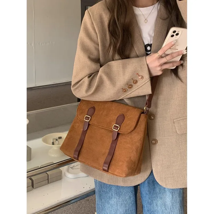 包包女2025新款韩版ins小众设计绒面复古磨砂单肩斜挎包