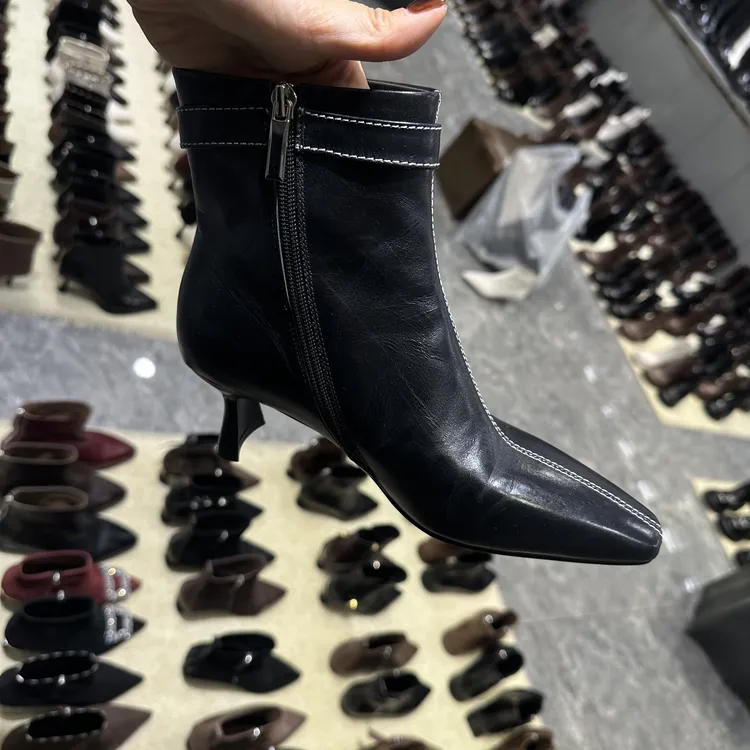 时装靴短靴粗跟黑色高跟女士短靴单靴尖头