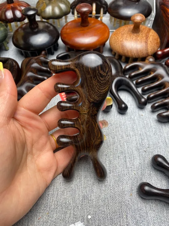 新款紫光檀小蜜蜂多功能按摩梳五爪经络梳头疗按摩全身通用