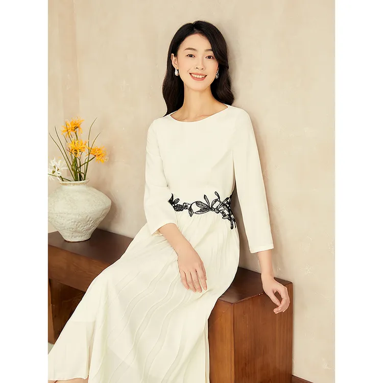 【醋酸系列】YINER音儿2025新款法式种子绣花连衣裙8C35205830