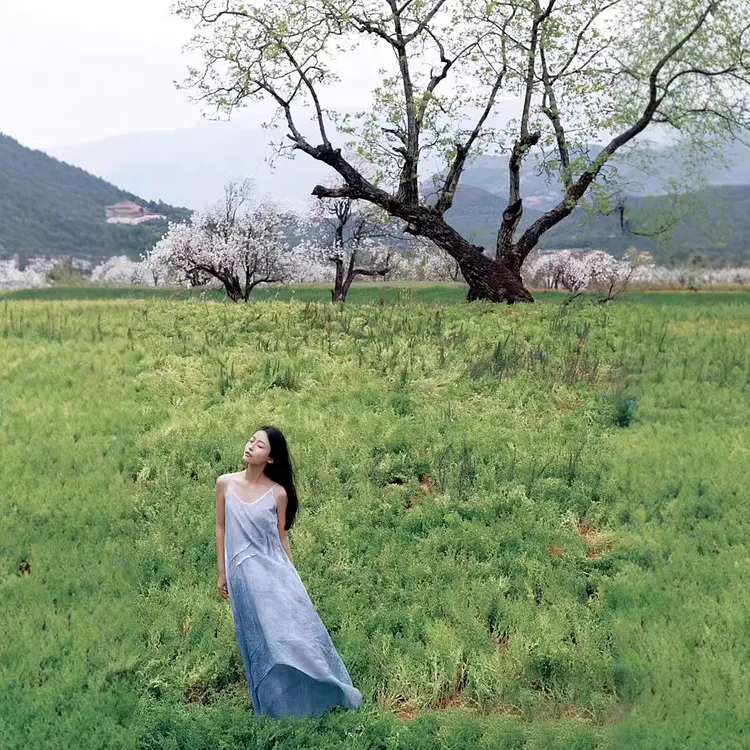 24夏植物染蓝色捏褶连衣裙旅拍文艺自然系穿搭吊带裙连衣裙显瘦夏