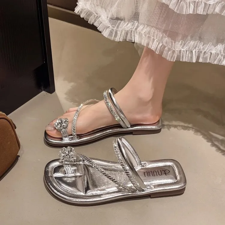 三福法式平底凉拖鞋女夏2025新款时尚水钻仙女风两穿夹趾软底鞋