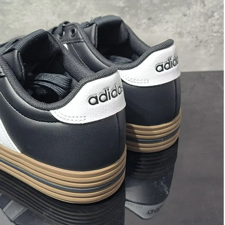 Adidas阿迪达斯秋冬正品新款男女同款回弹轻盈运动休闲板鞋JR0086