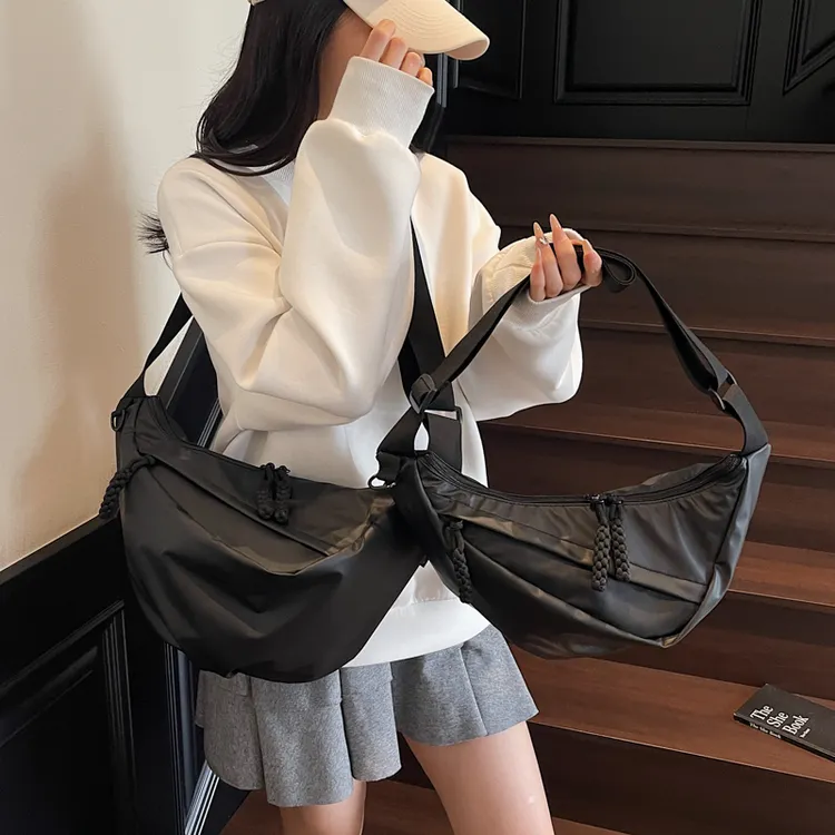 斜挎包女骑行包2025新款挎包男饺子女包男士胸包男款包包休闲背包