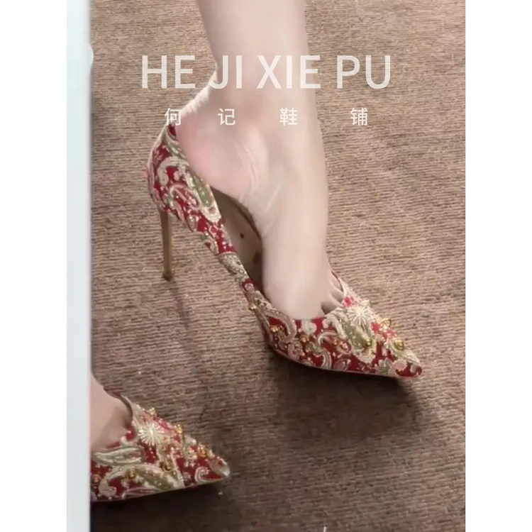 新款红色刺绣中式婚礼配秀禾服绝美婚鞋绝美新娘鞋细跟不累脚单鞋