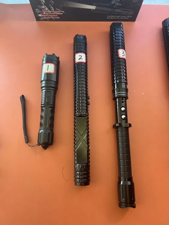 户外多功能防身手电高压X4X8X10女生防身黑鹰