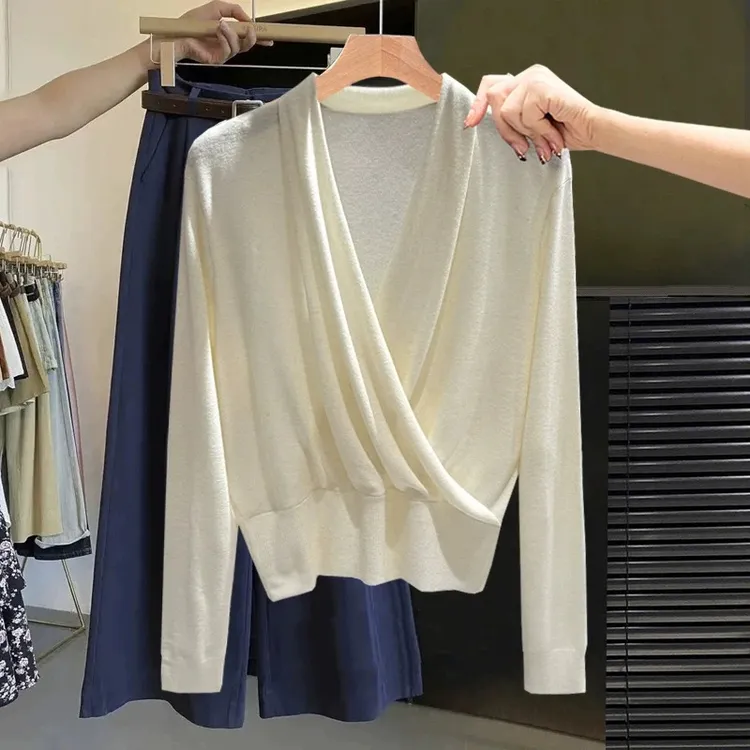 设计感交叉V领针织衫女2025秋冬新款气质减龄修身显瘦长袖上衣