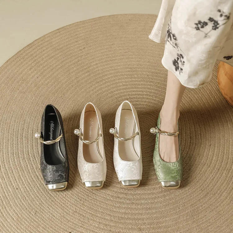 2025夏季网红爆款国风粗跟一字带百搭小众温柔复古玛丽珍后空凉鞋