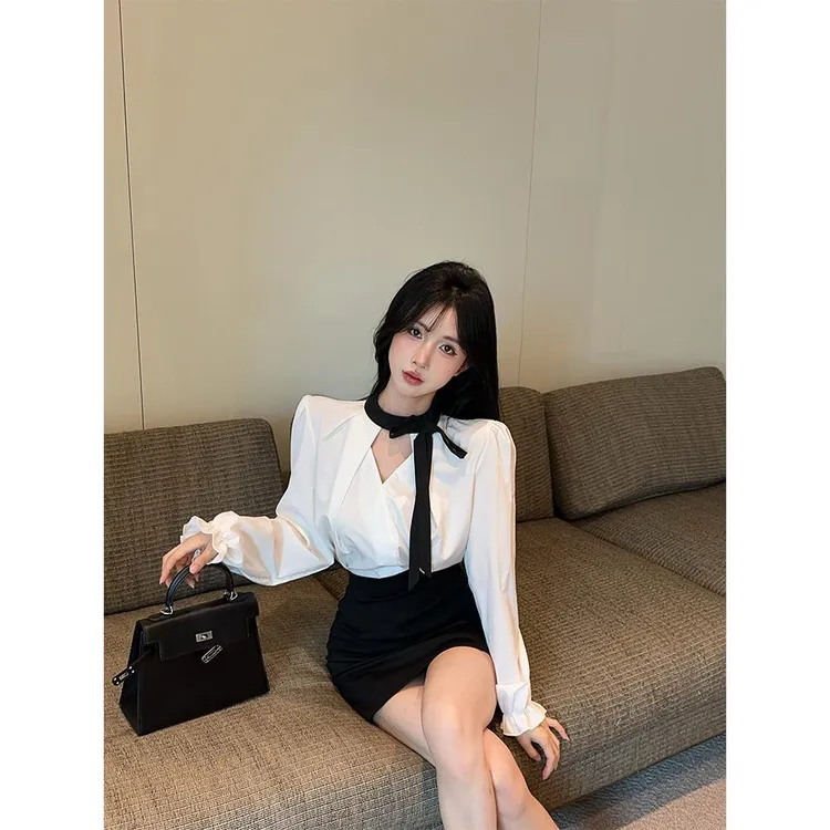 小香风蝴蝶结泡泡袖衬衫女秋季法式v领挂脖上衣巨好看的绝美衬衣