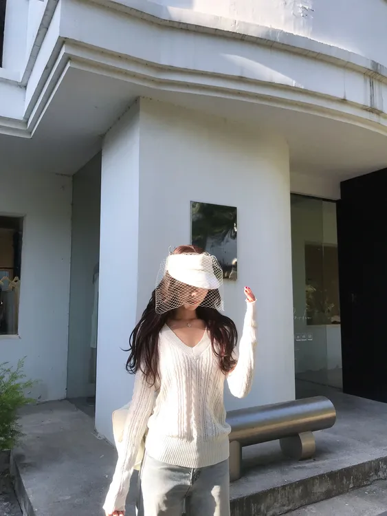 尹千金J【松弛灰调】慵懒设计感V领温柔显瘦麻花毛衣A092201