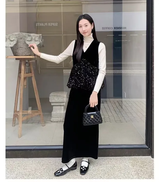 2025年秋冬季新款洋气丝绒马甲打底半身裙三件套