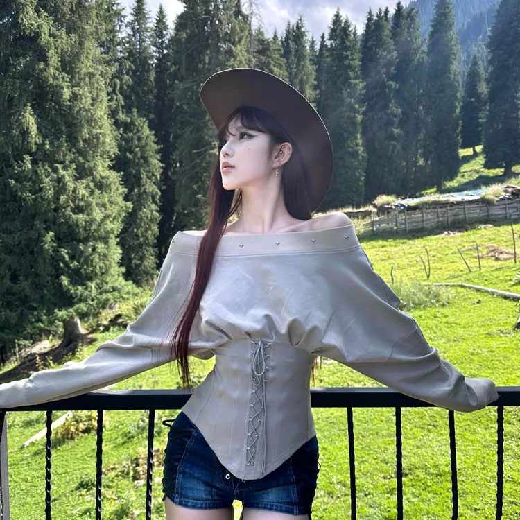 美式辣妹气质一字肩收腰卫衣上衣女2025秋季新款高腰显瘦牛仔短裤