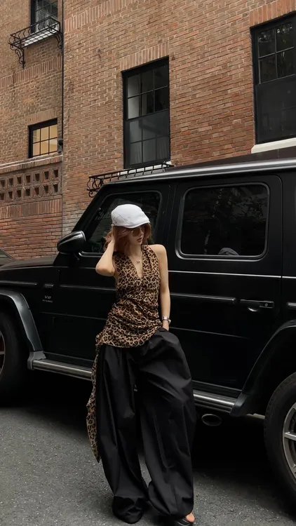 夏季新款纯欲慵懒风女装轻奢豹纹挂脖衬衫气质上衣宽松阔腿裤套装