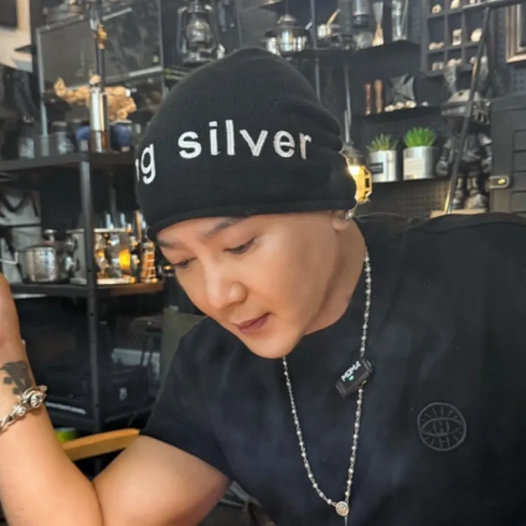 男女同款李桢航器品牌刺绣Hang silver包头帽