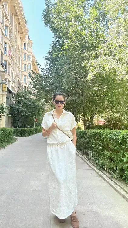 白色时尚套装中长款夏季短裤休闲风短袖连衣裙百搭