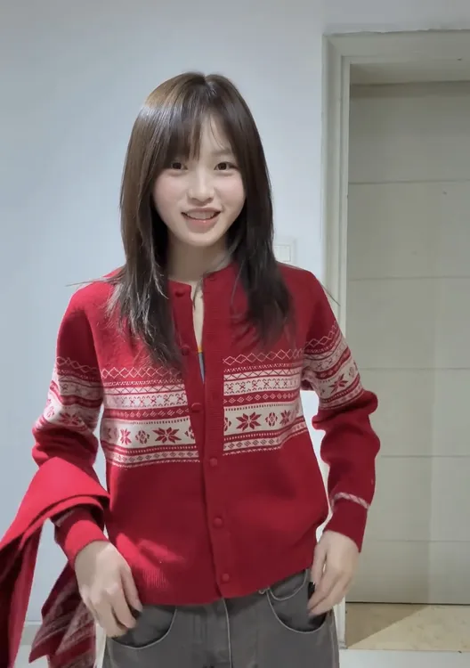 韩版复古红圣诞氛围感针织毛开衫女秋冬2025爆款洋气宽松百搭上衣