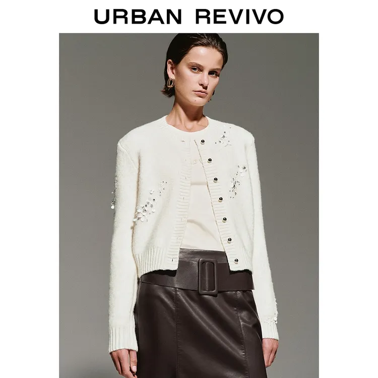UR2026春季新款女装流光风珠片装饰纽扣针织开衫UWM950131