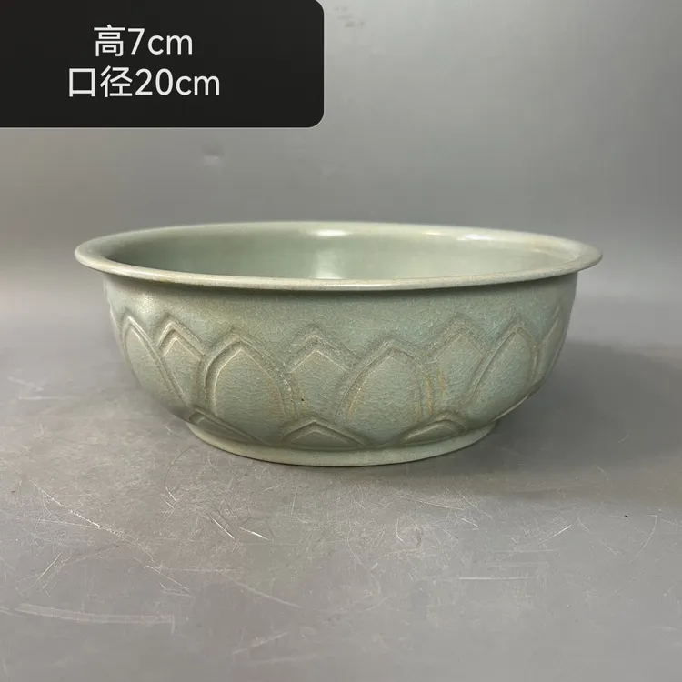 汝窑手工刻莲瓣纹笔洗摆件