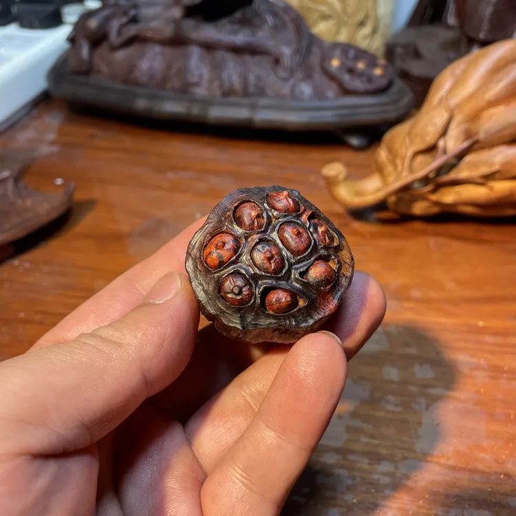 纯手工精雕小叶紫檀活仔莲蓬手把件挂件