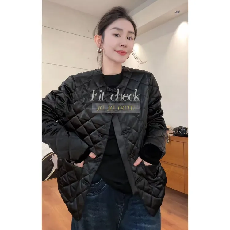 玖玖 2025秋冬新款小众设计极简风中式盘扣菱格外套 2511C7426