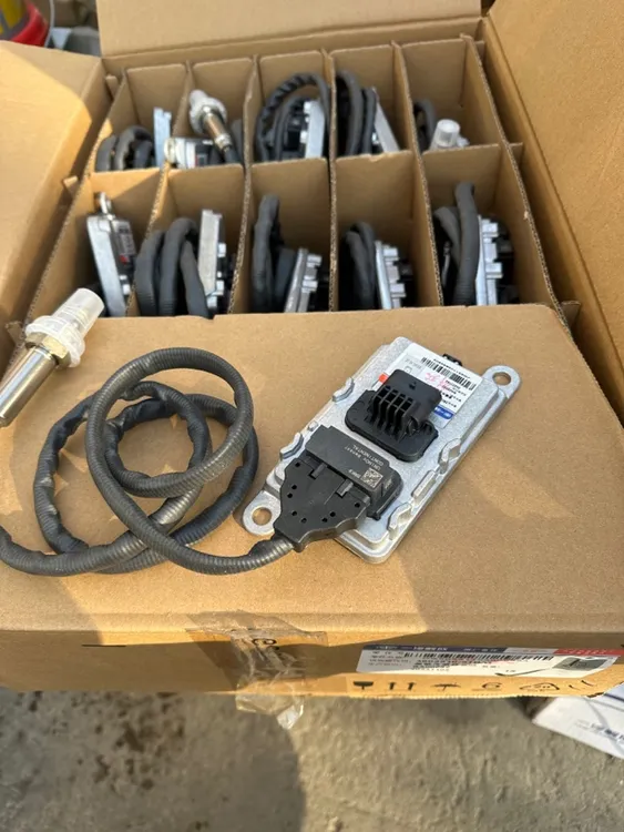 解放原厂氮氧传感器总成